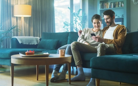 Electric Ireland Couple looking at a phone